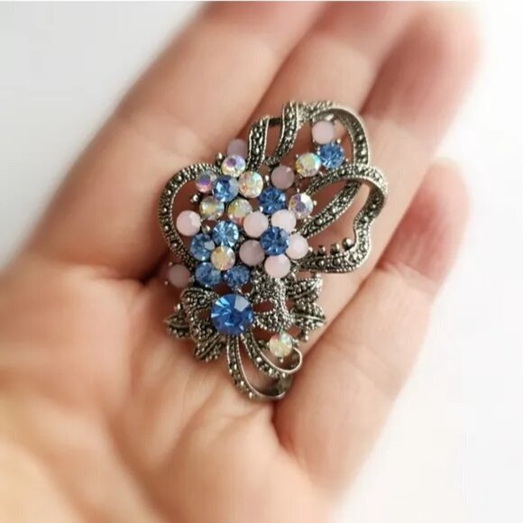 NEW Blue bouquet crystal brooch pin in silver tone - Picture 7 of 11